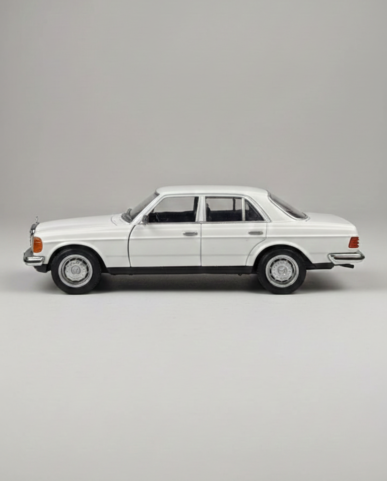 Mercedes Bence  W123, 1:36